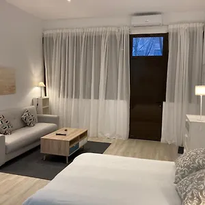 https://padre-claret-apartments.besthotelstoledo.com